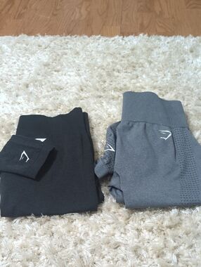 Seamless Gymshark Athletic Leggings Pair in Black and Heather Gray